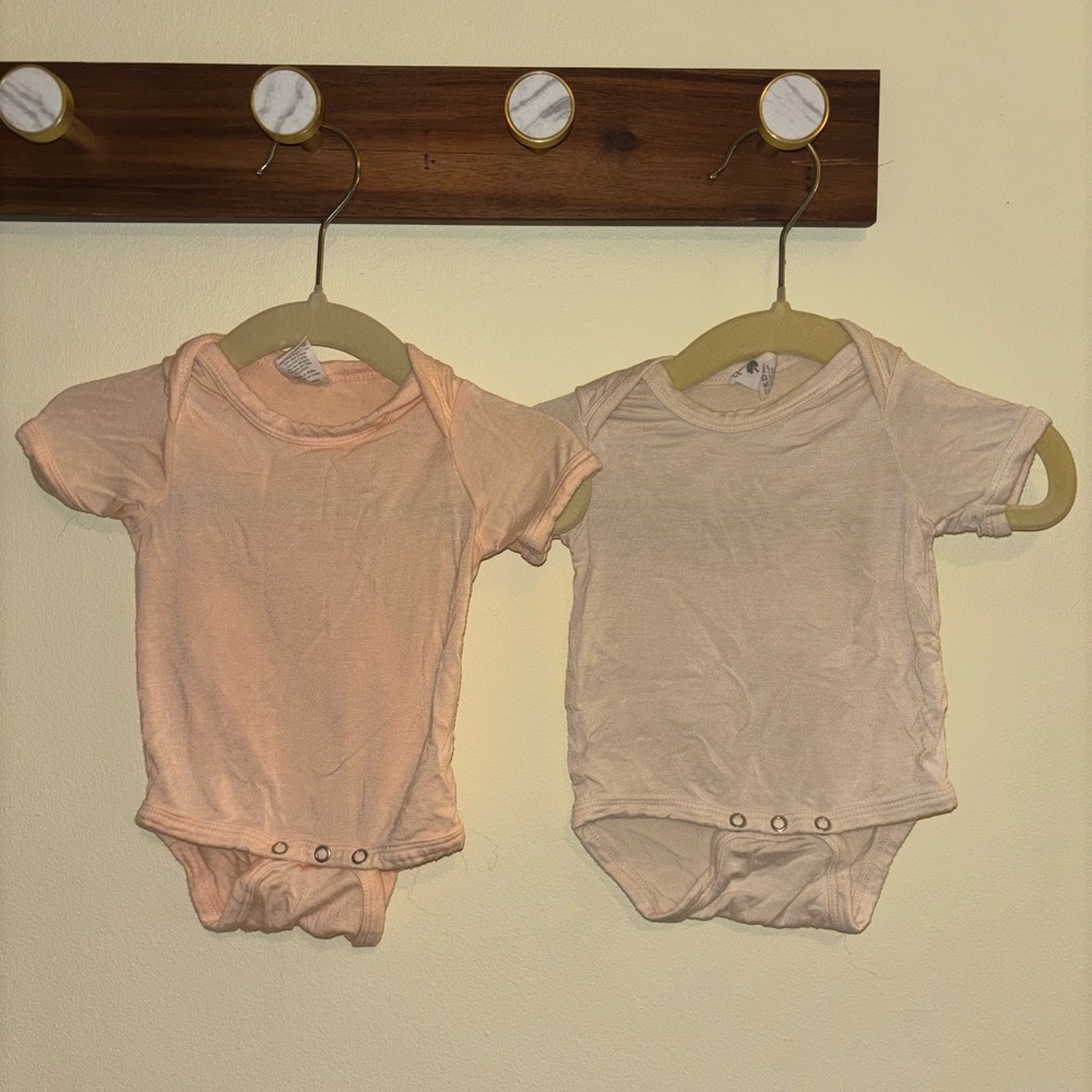 Kate Quinn Set of 2 Baby Short Sleeve Bodysuit Onesies - Peach & Oatmeal, unisex